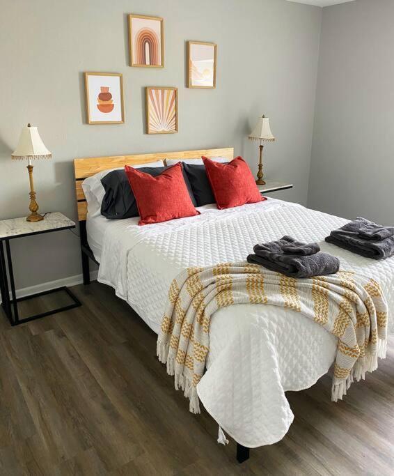 The Delores - 2 Bedroom Apt In Quilt Town, Usa Hamilton Eksteriør billede